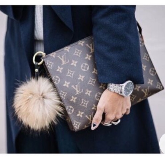 ❗️SOLD❗️🦄 Authentic LV toiletry pouch 26 - Picture 8 of 8